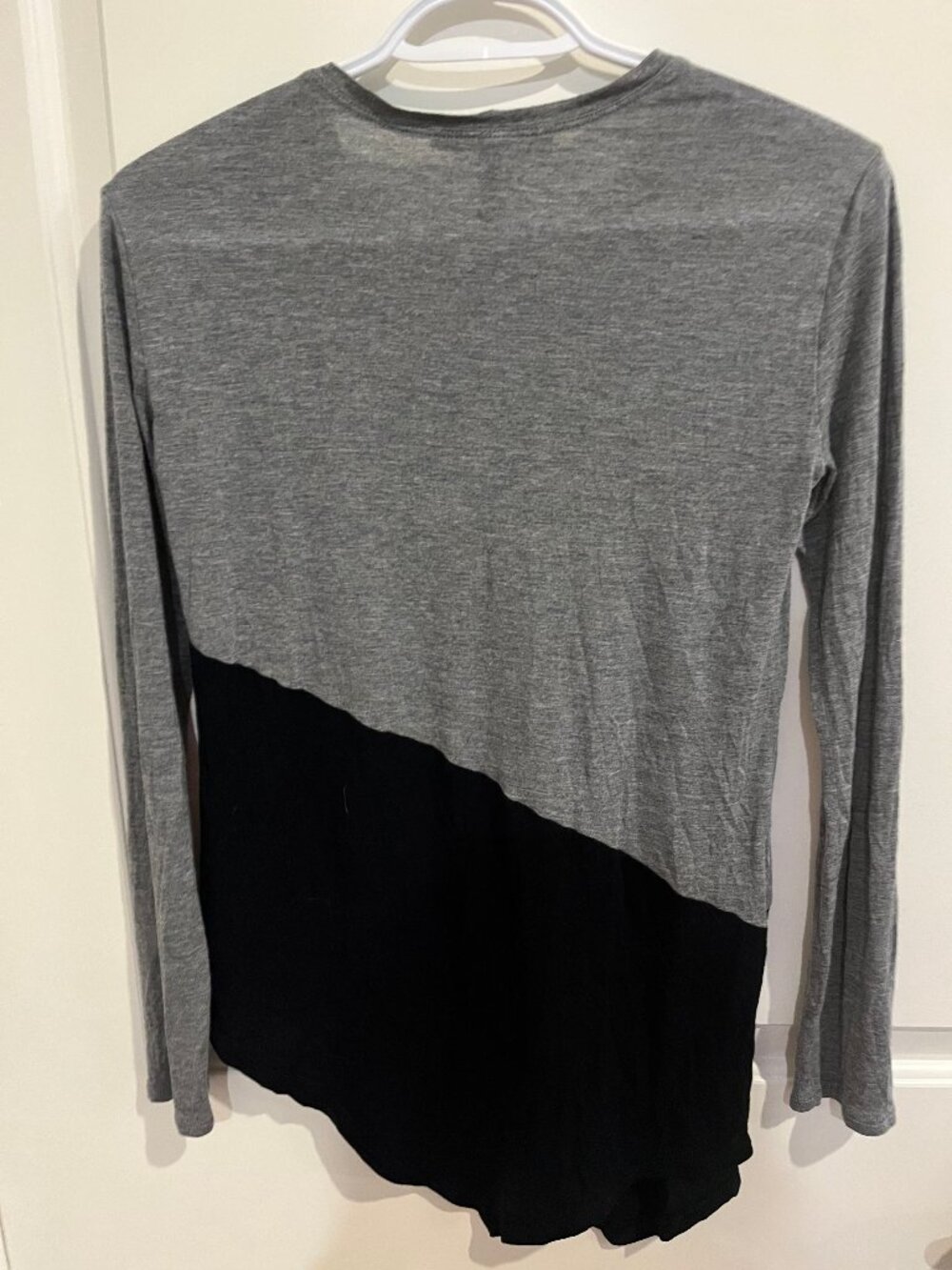 bcbgMaxAzria colorblock assymetrical top XXS-S grey/black - Picture 2 of 4